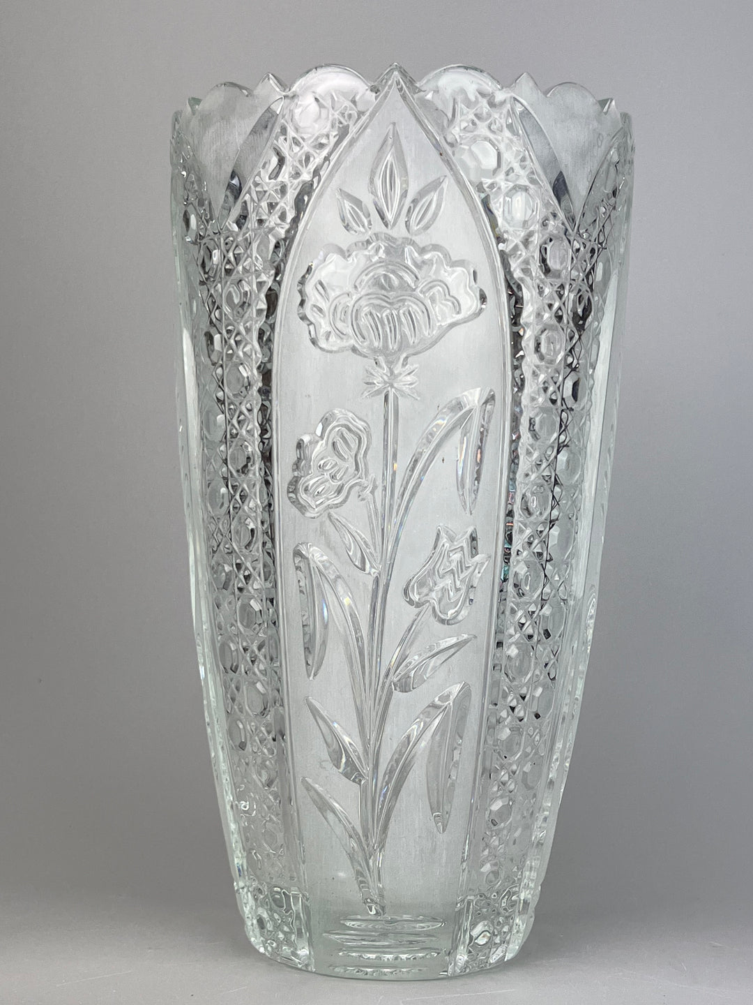 Vaso in Cristallo Molato con Fiori Incisi – Vintage, Stile Boemia