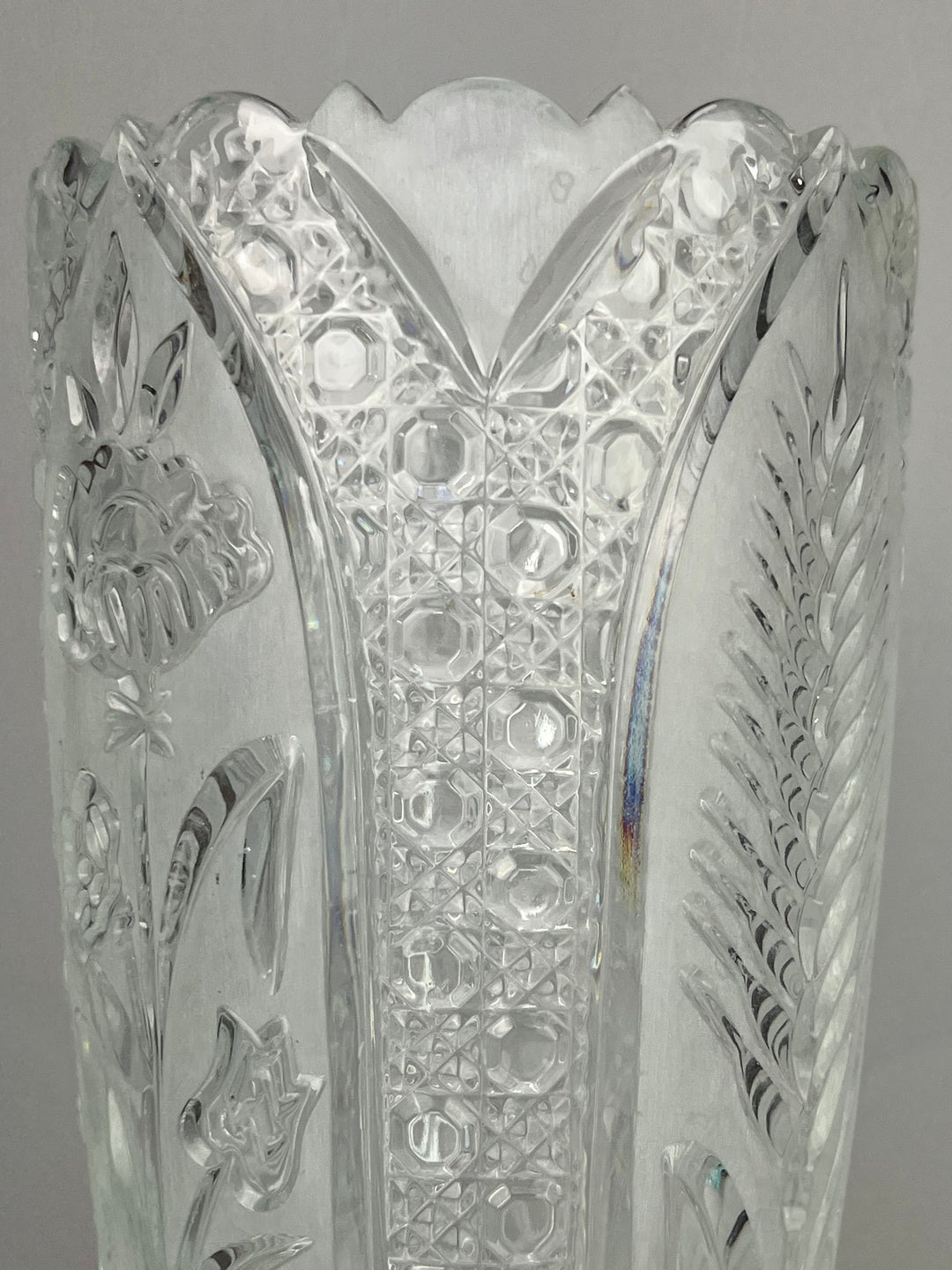 Vaso in Cristallo Molato con Fiori Incisi – Vintage, Stile Boemia