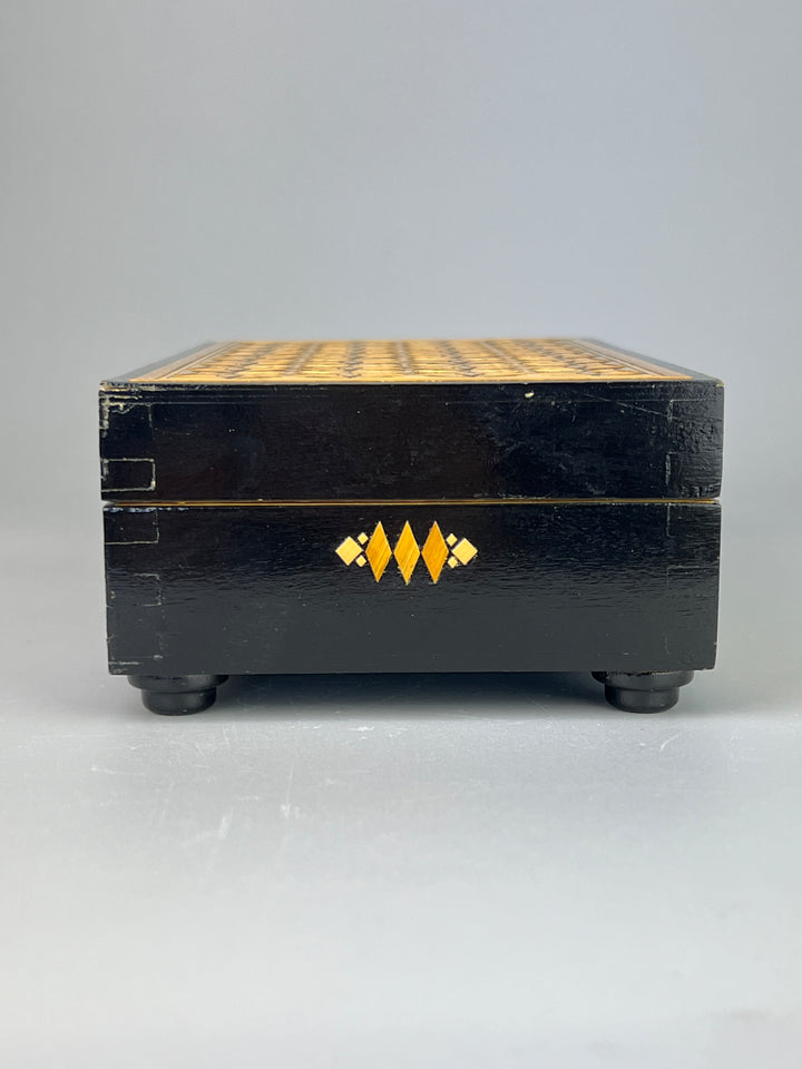 Scatola Russa Laccata – Legno Dipinto a Mano con Motivo Geometrico, Vintage