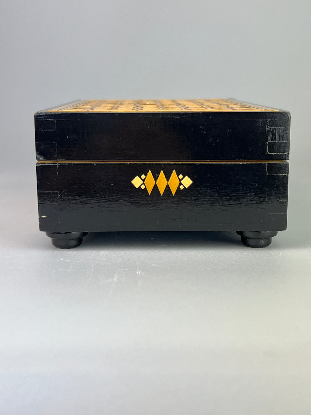 Scatola Russa Laccata – Legno Dipinto a Mano con Motivo Geometrico, Vintage