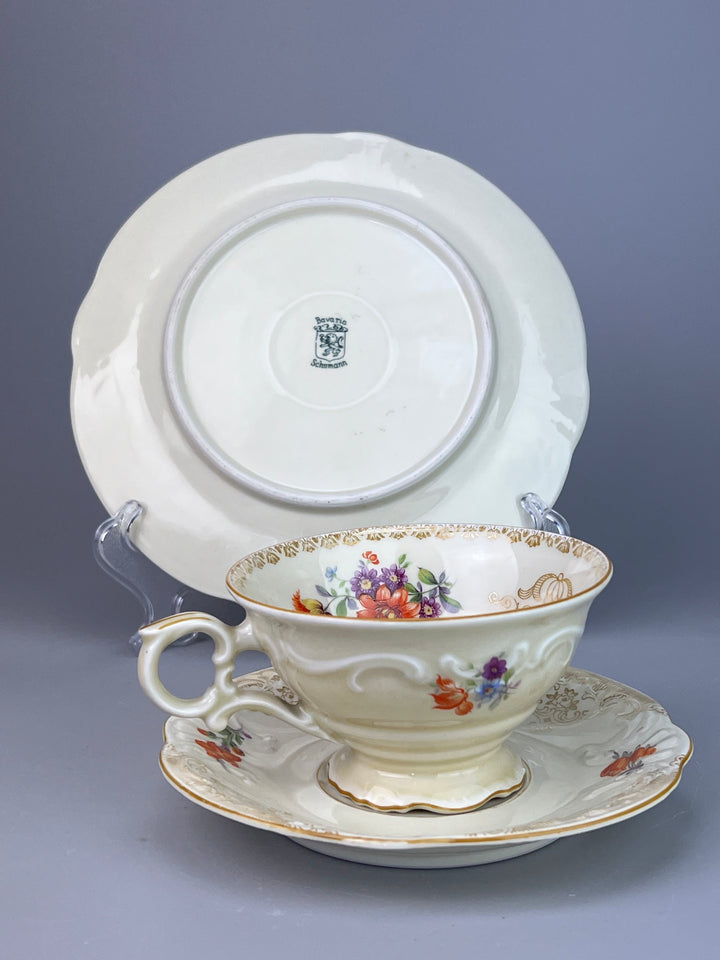 Trio da Tè in Porcellana Bavaria Schumann – Decorazione Floreale e Bordo Oro, Vintage