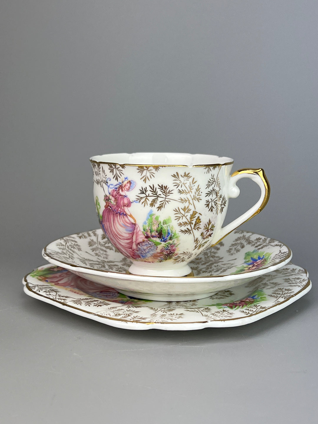Trio da Tè Stanley – Porcellana Inglese con Scena Galante e Oro, Vintage