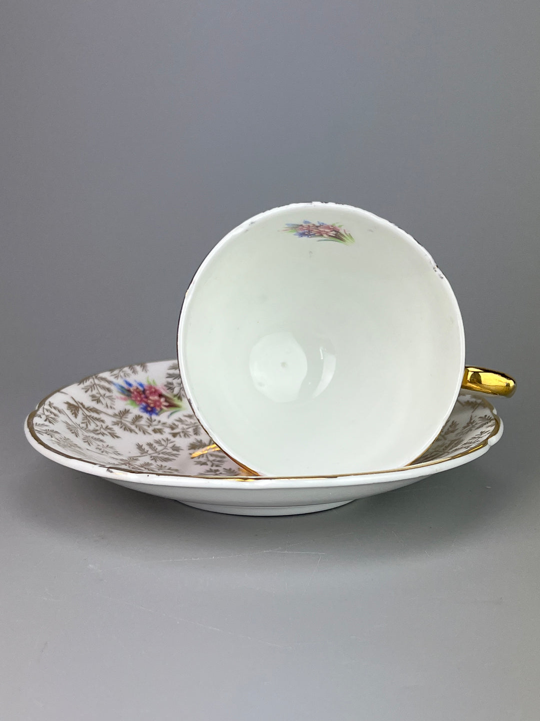 Trio da Tè Stanley – Porcellana Inglese con Scena Galante e Oro, Vintage