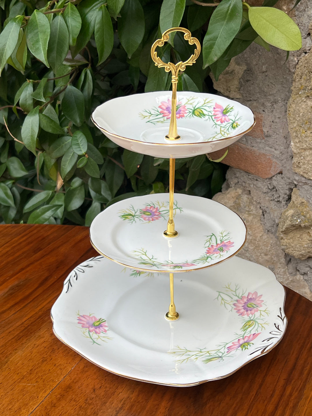Alzata da dolce a tre piani porcellana inglese