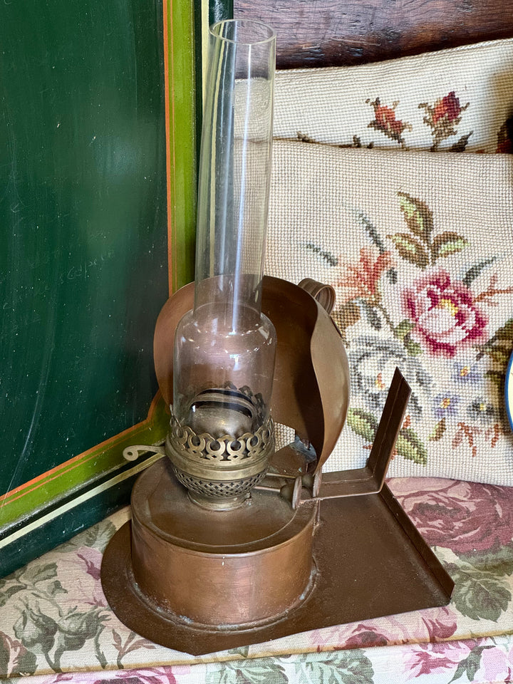 Lampada ad olio Duplex in rame con camino in vetro trasparente e struttura vintage.