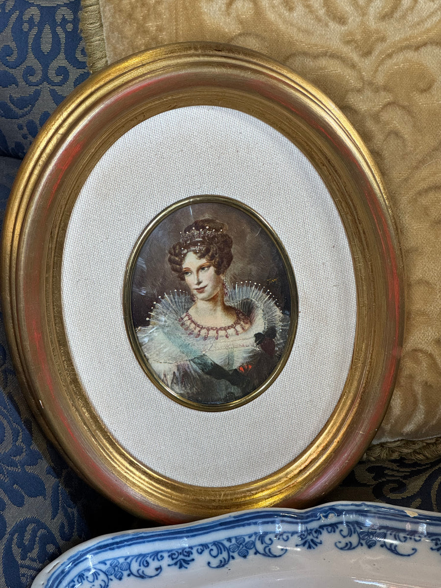 Miniatura ovale antica con ritratto femminile e cornice dorata in legno