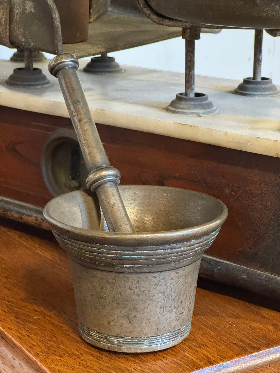 Mortaio in ottone vintage con pestello