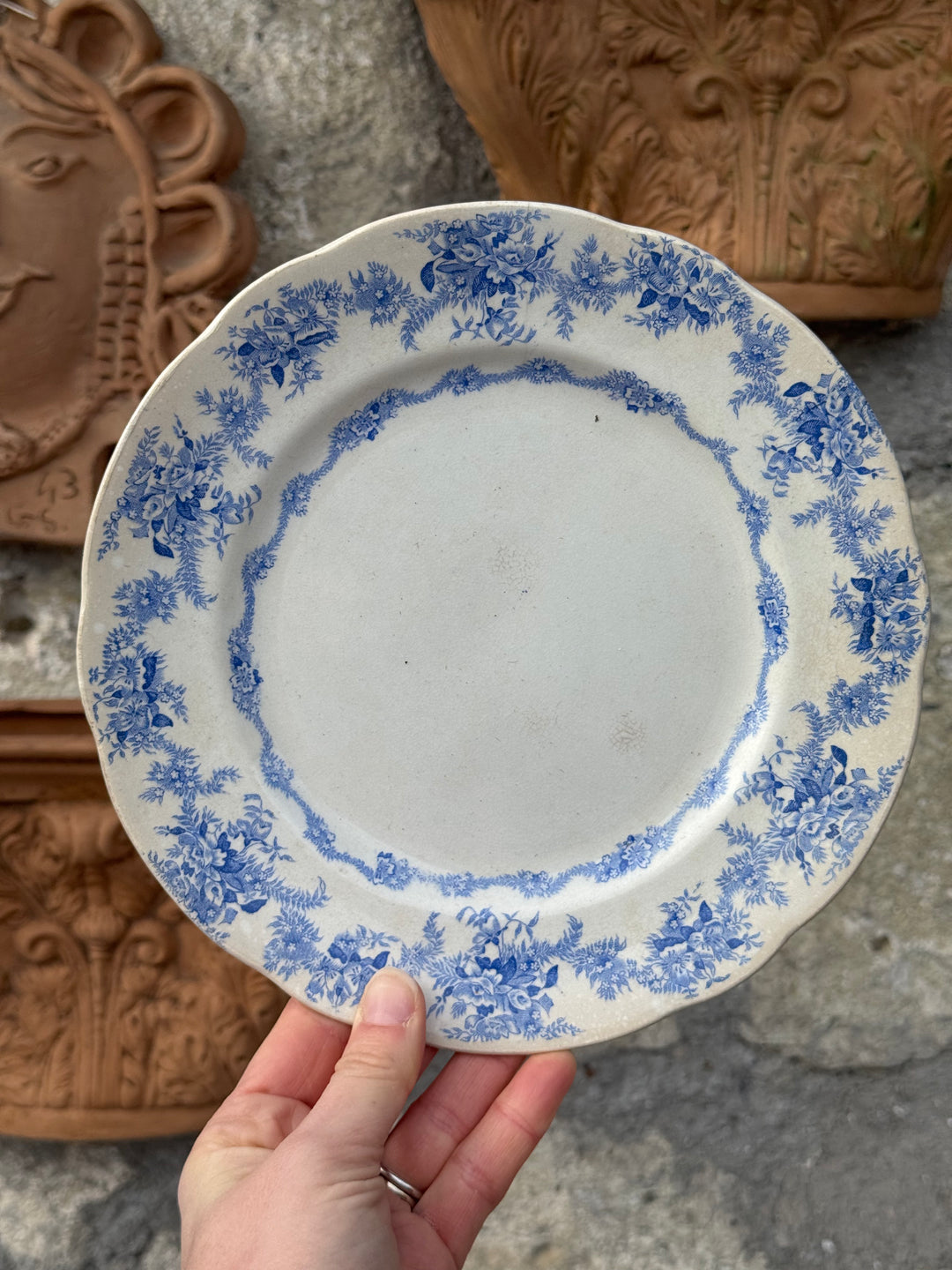 Piatti in ceramica con decoro transfer vintage