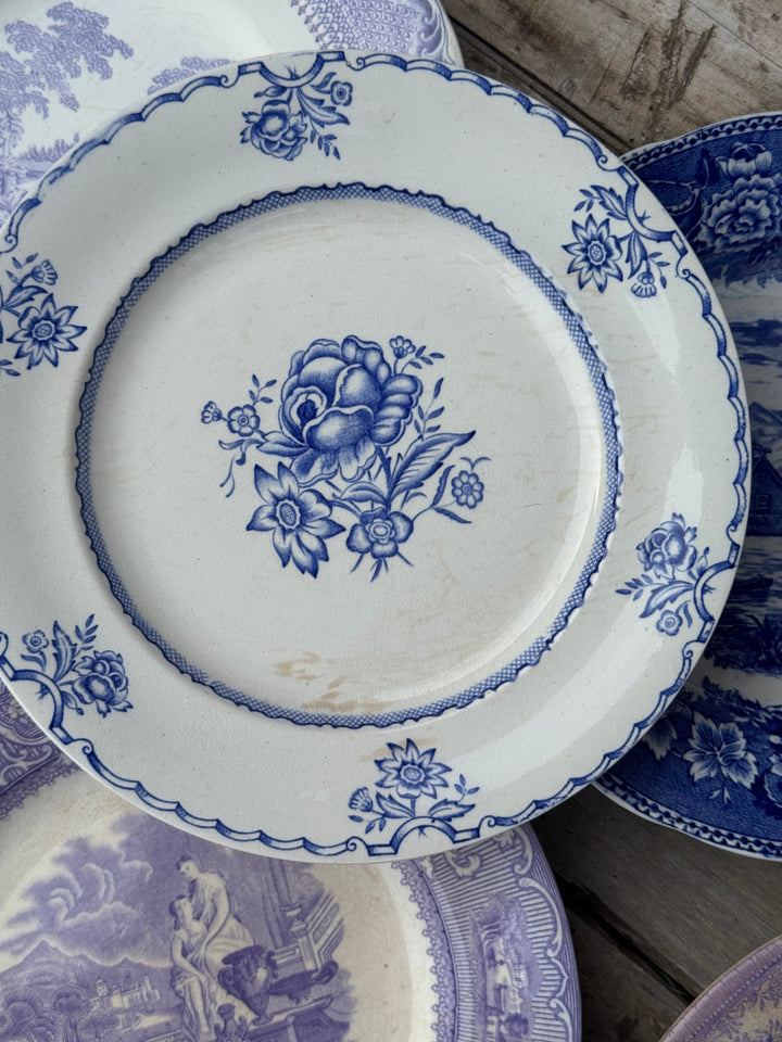 Piatti in ceramica con decoro transfer vintage