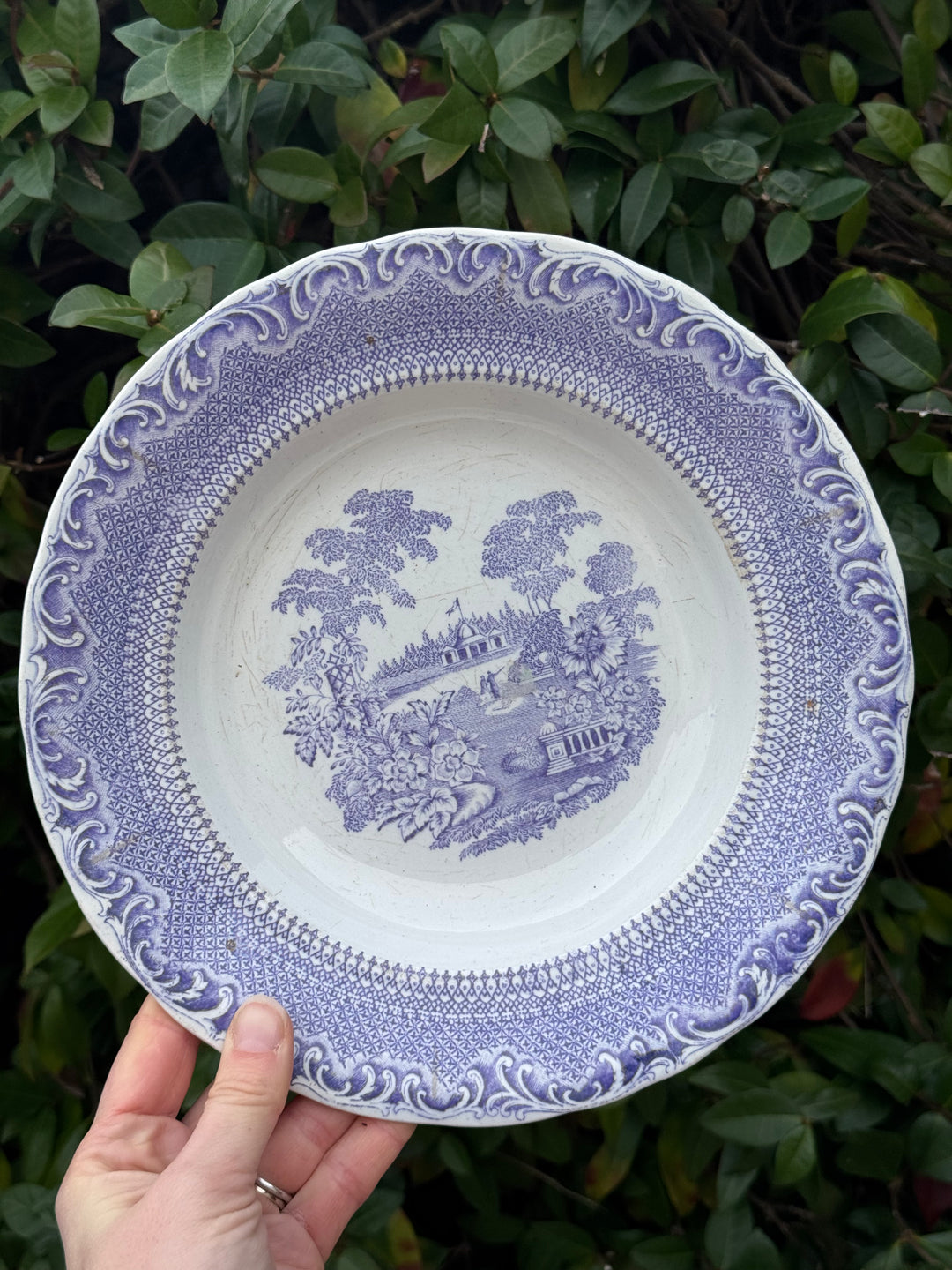 Piatti in ceramica con decoro transfer vintage