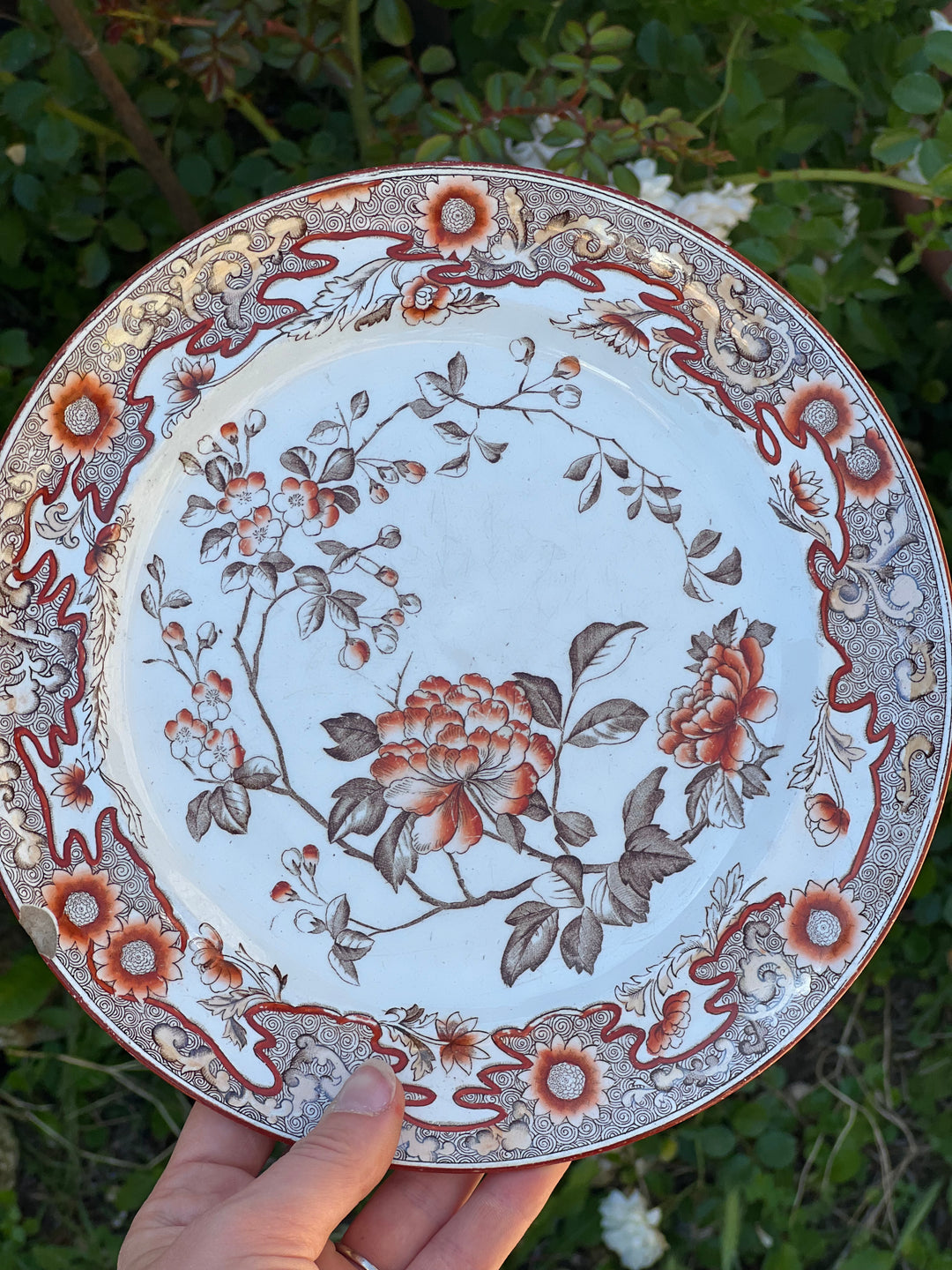 Piatto Antico George Jones & Sons – Decoro “Kio” in Rosso e Oro, Fine ‘800