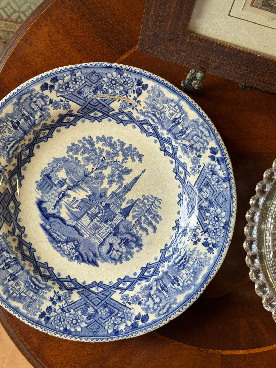 Piatti in ceramica transferware vintage con decori