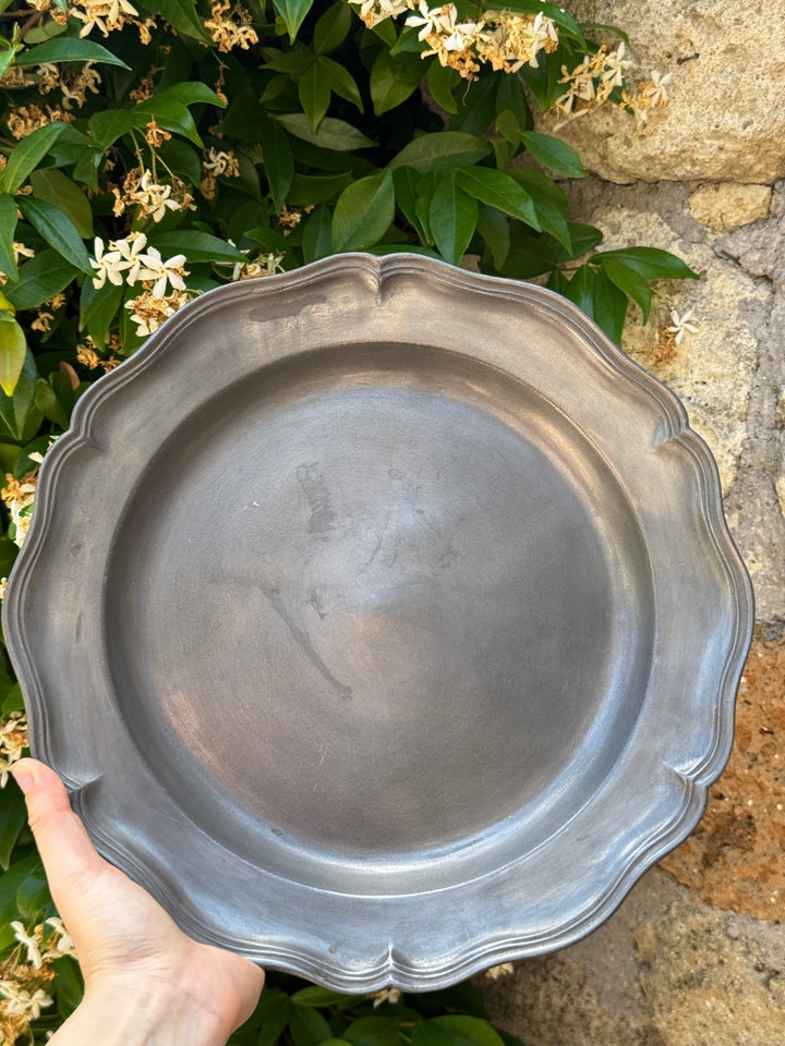 Set di Vassoi Piatti in peltro vintage con bordo sagomato