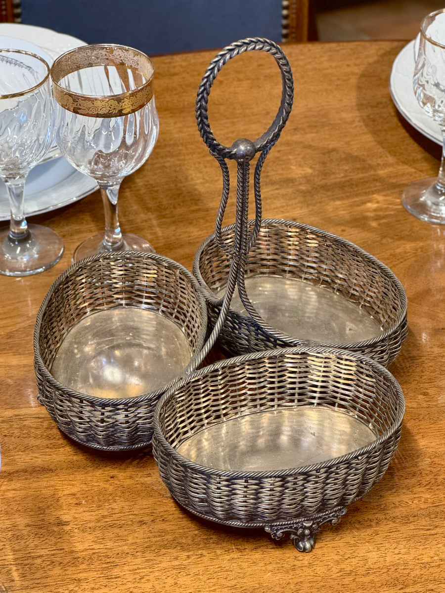Portabottiglie vintage in silverplate con tre cestini intrecciati e manico centrale decorativo