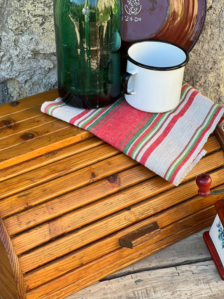 Portapane vintage in legno con sportello a rullo e finitura miele