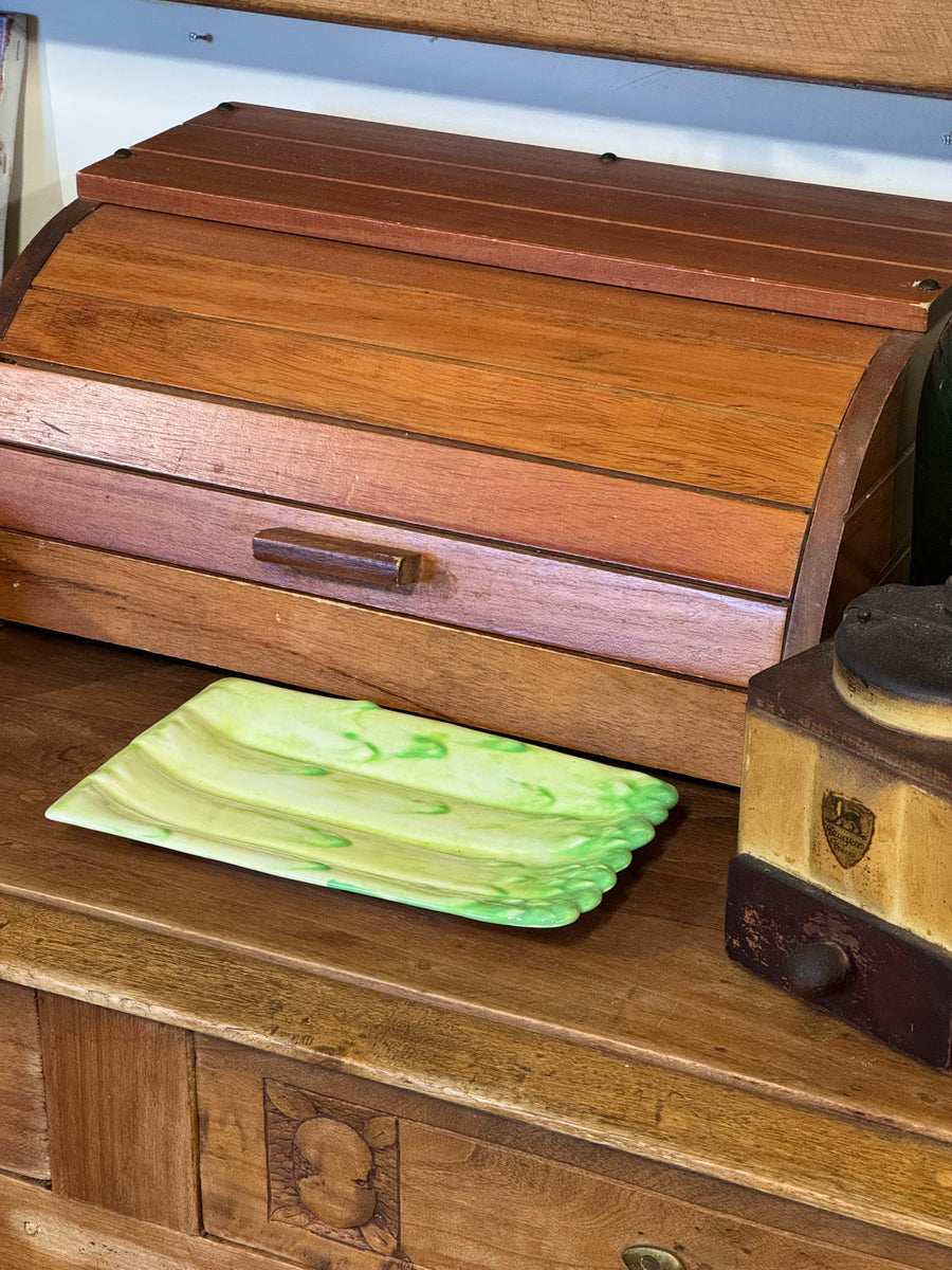 Porta pane vintage in legno con apertura a serrandina curva