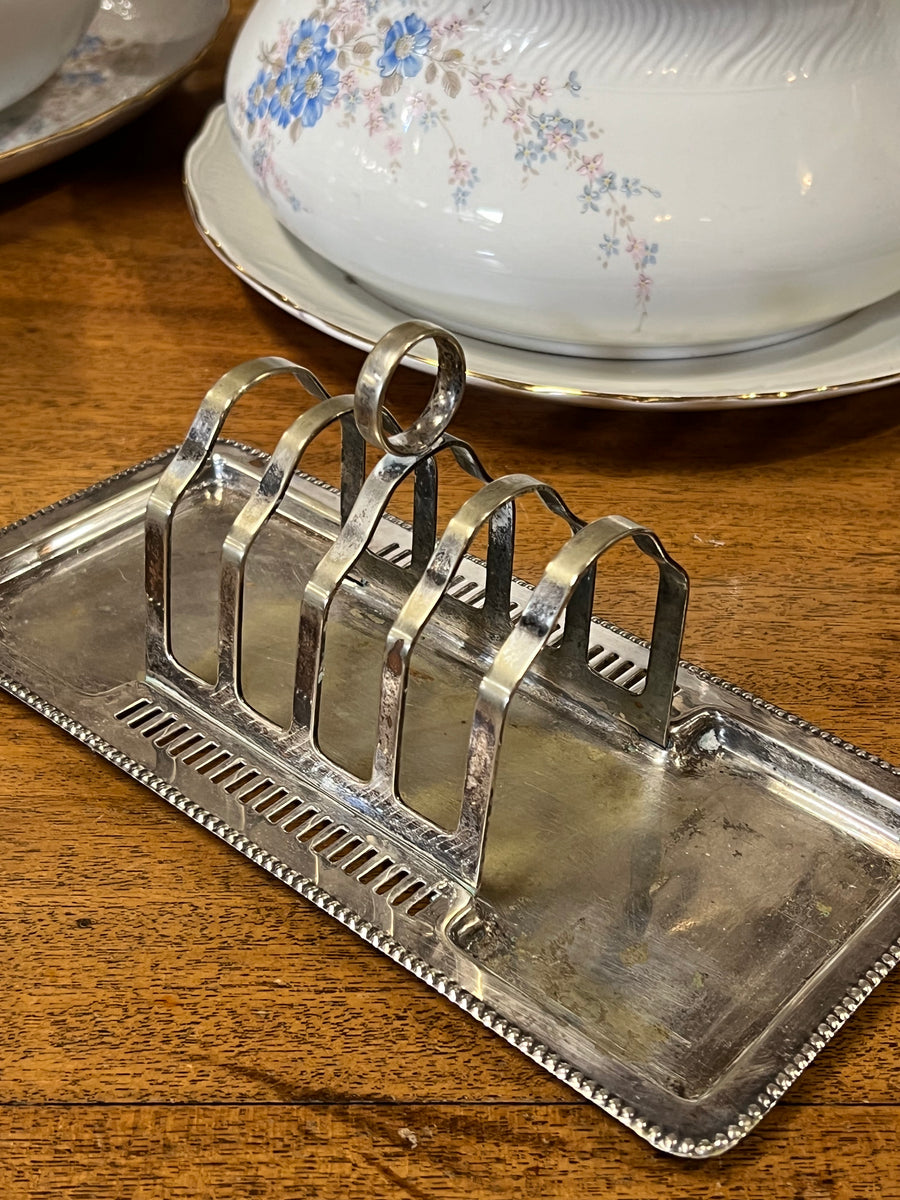 Portatoast inglese vintage in metallo argentato con sei scomparti e manico ad anello