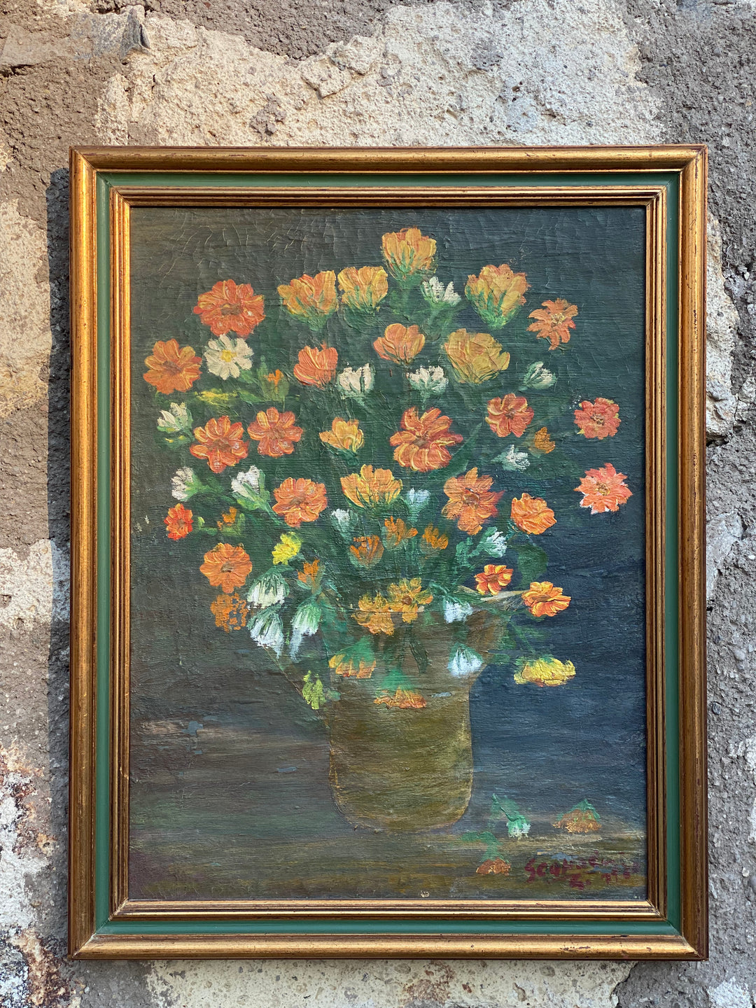 Quadro vintage a olio su tela con bouquet di fiori, firmato e incorniciato in legno dorato e verde