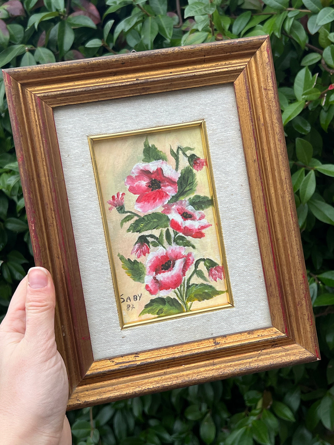 Quadro olio su tela raffigurante dei fiori di colore rosa su uno sfondo chiaro. Un pezzo unico che trasmette eleganza e romanticismo, perfetto per chi ama l’arte floreale o desidera un elemento decorativo dal fascino intramontabile.

Misure 20x26cm