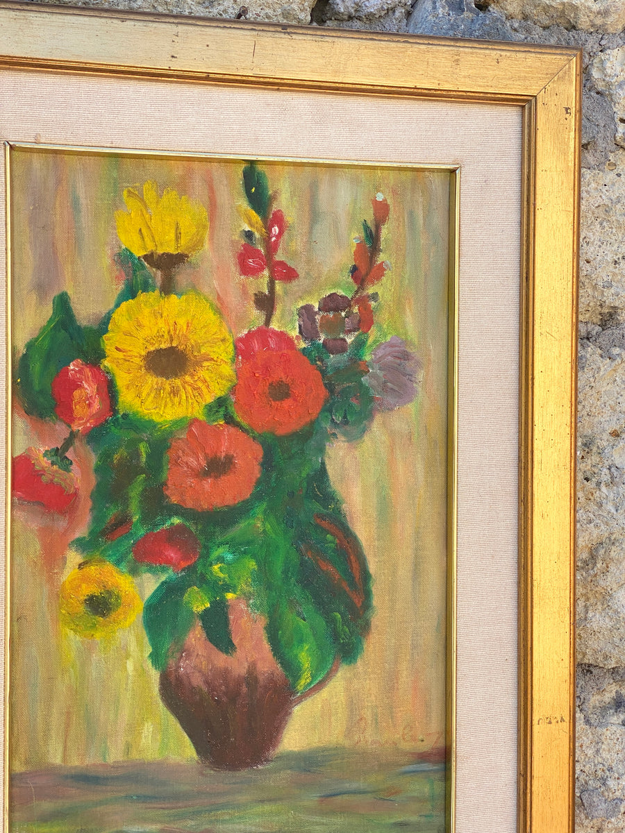 <p>Quadro olio su tela raffigurante un bouquet di fiori sul giallo e sul rosso.&nbsp;</p> <p>Presente una cornice dorata con qualche difetto quali graffi.</p> <p>Misure 39x54 cm</p>