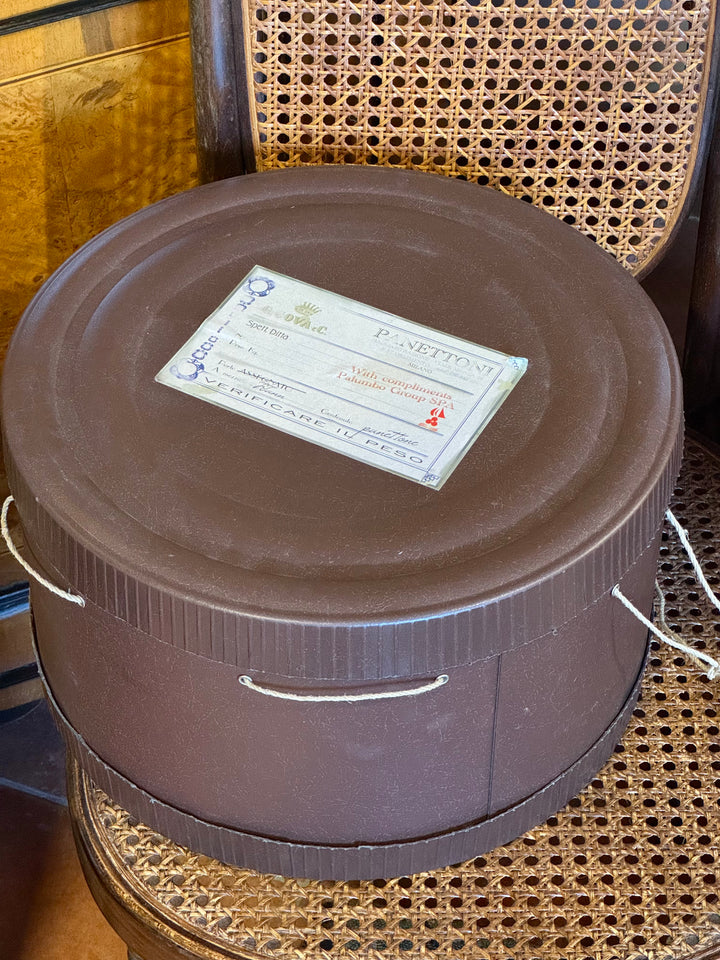 Scatola vintage cilindrica per panettone in cartone marrone con etichetta originale 