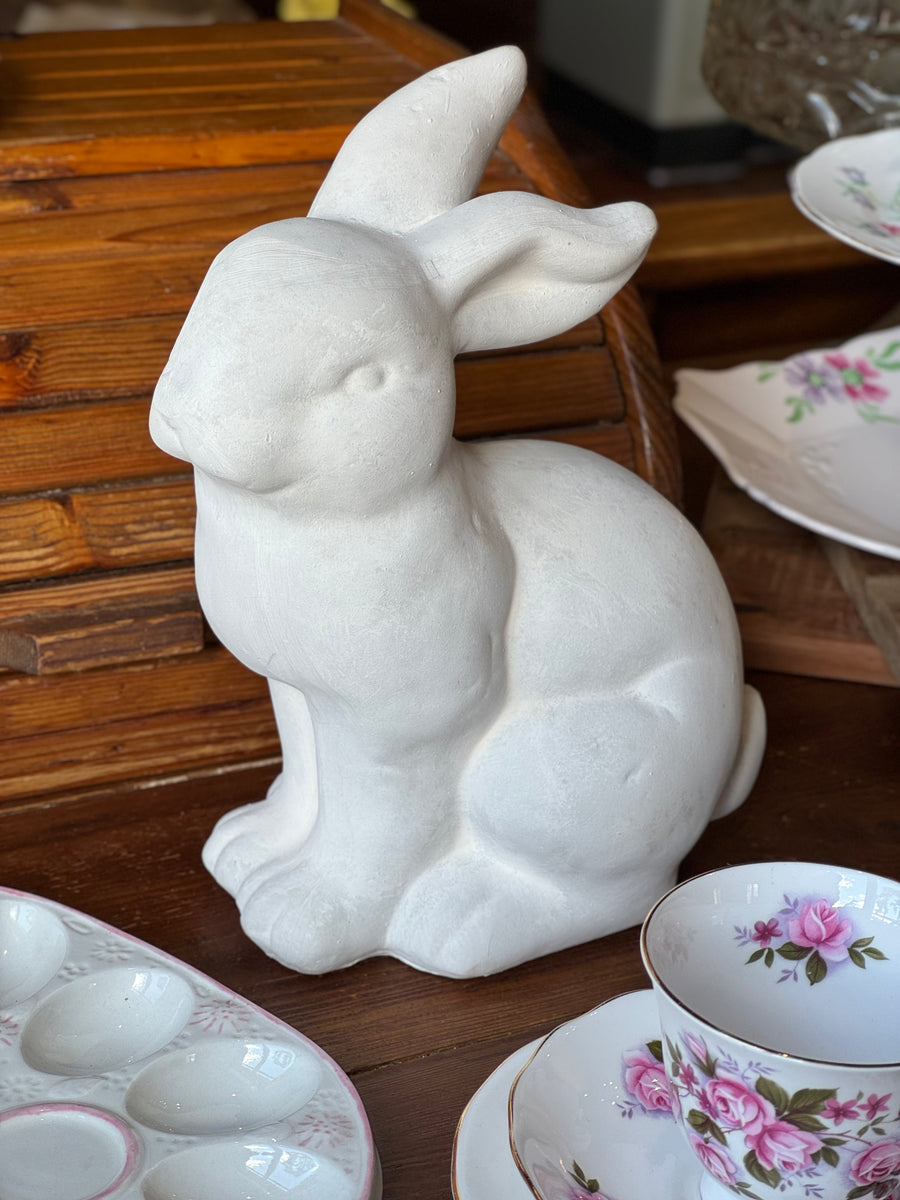 Scultura coniglio vintage in gesso bianco decorazione casa