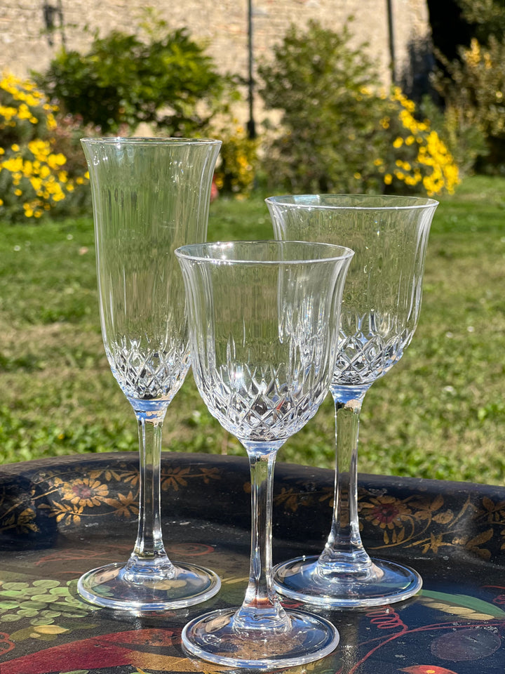 Servizio di calici in cristallo vintage 3 misure per 10 persone con incisione geometrica