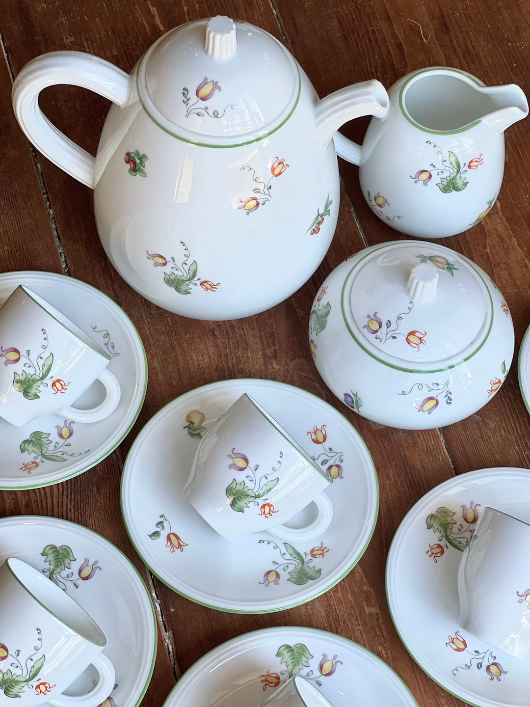 Servizio da caffè Richard Ginori per 12 persone con decorazione fruttata e bordo verde