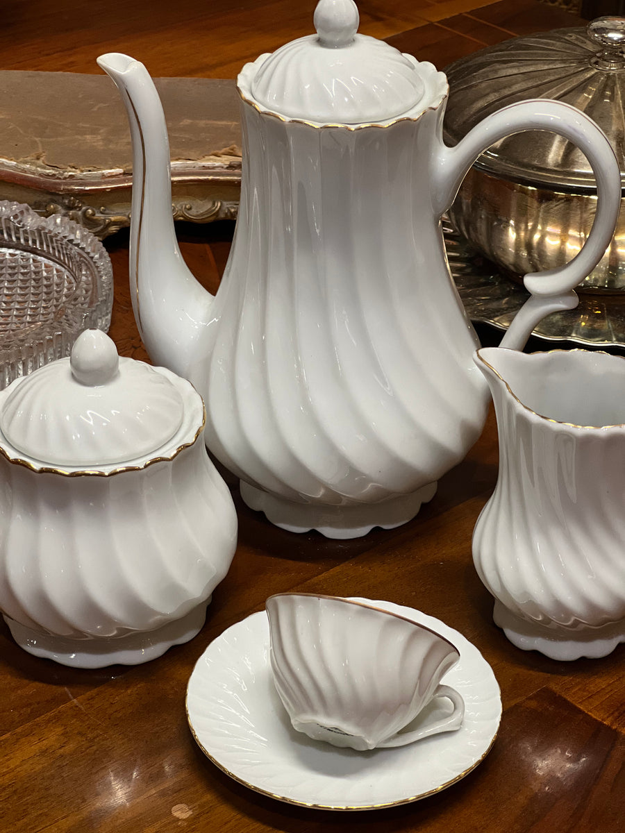 Servizio da caffè vintage in porcellana bianca Limoges per 12 persone con bordo oro e decoro spiralato
