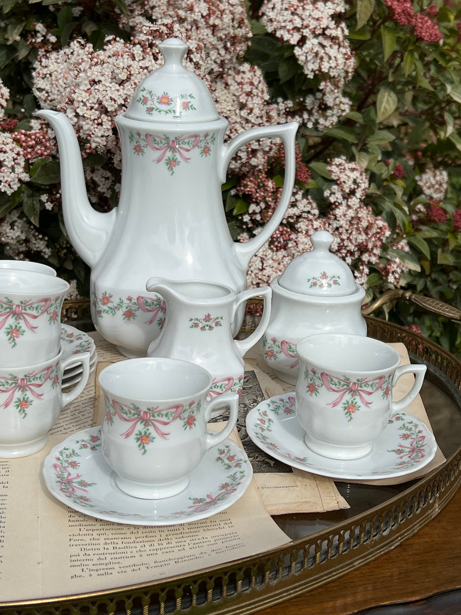 Servizio da caffè vintage Tirschereuth Bavaria con tazzine decorate a fiocchi rosa e motivi floreali