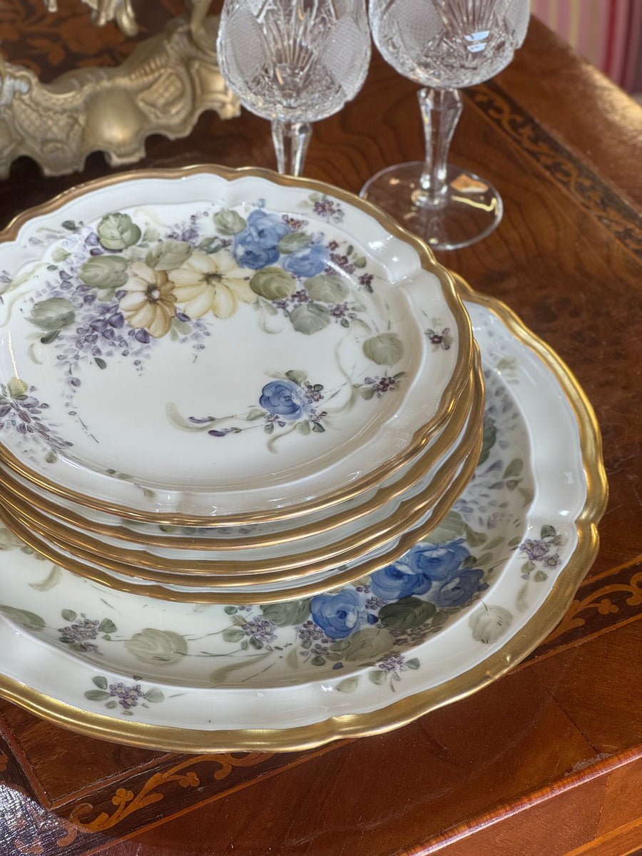 Servizio da dolce Limoges con decorazione floreale dipinta a mano e bordo dorato