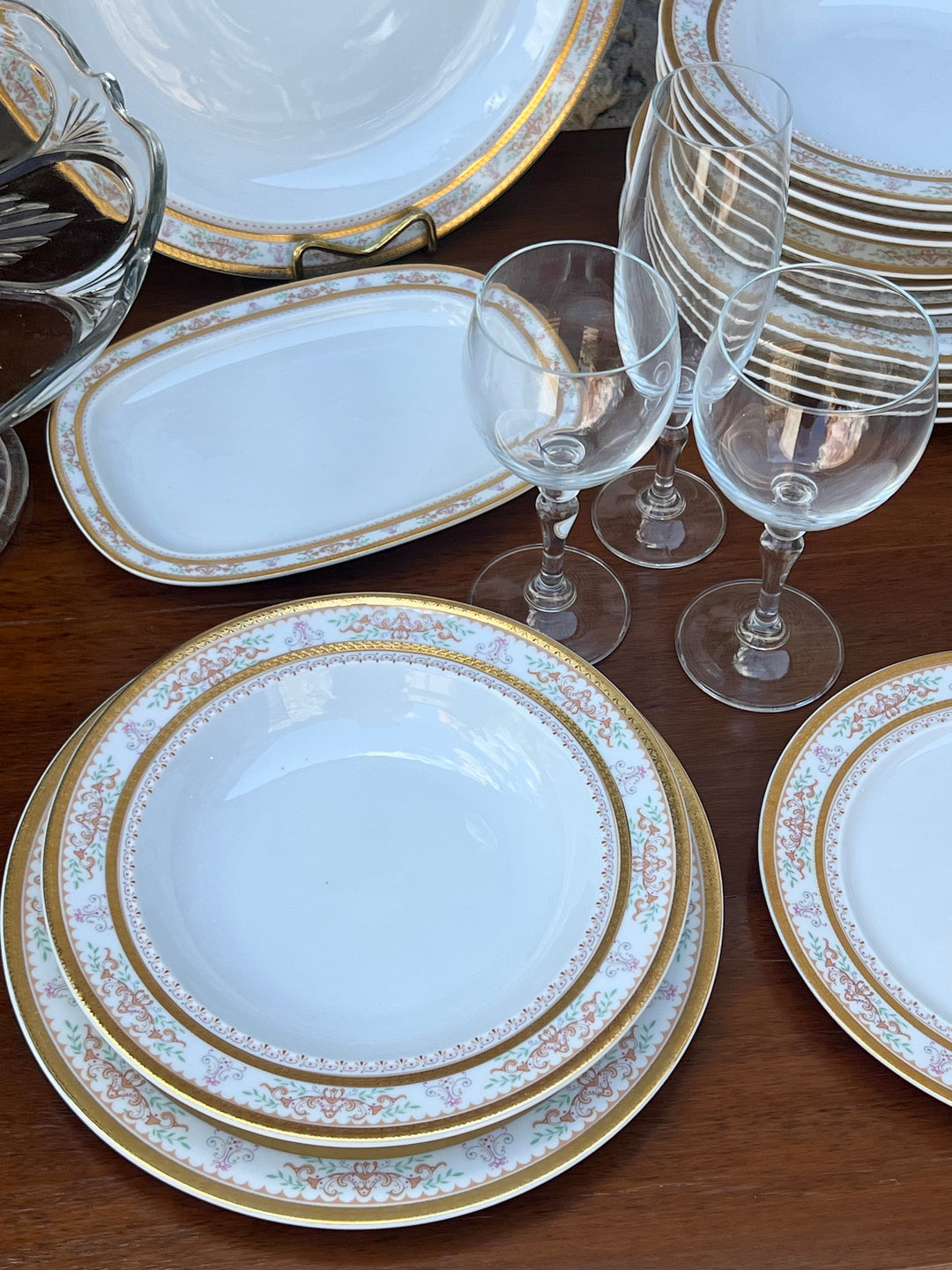 Servizio da tavola in porcellana Bischofsthal Bavaria con decoro oro e motivi floreali