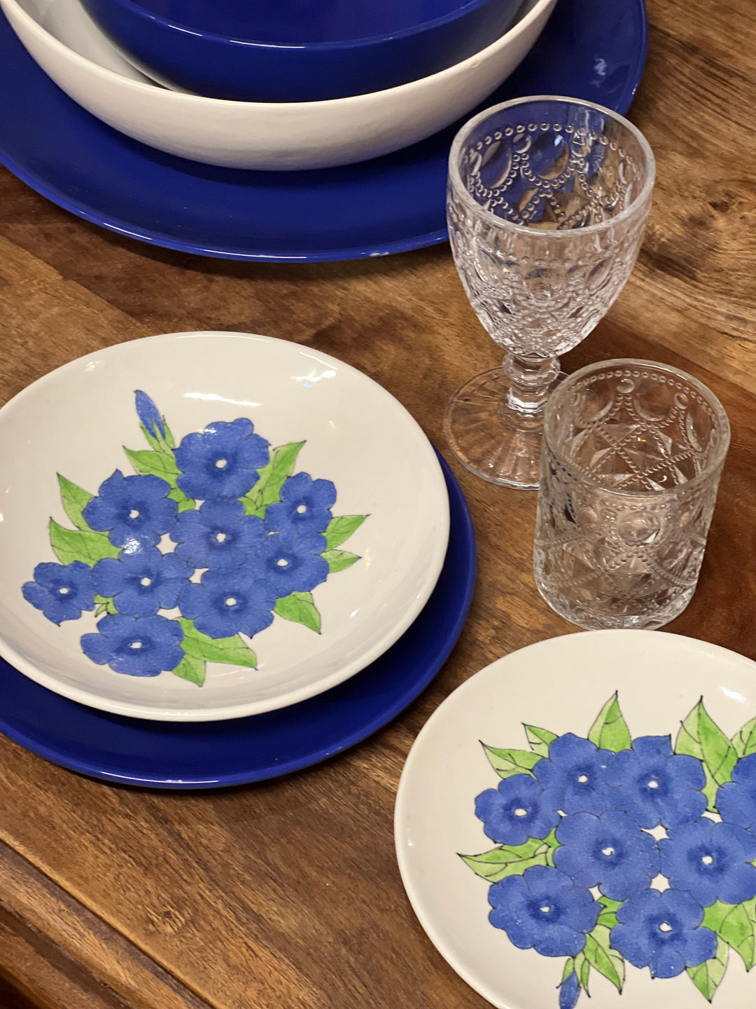 Servizio di piatti Ernestine Salerno con decoro floreale blu dipinto a mano, anni '70