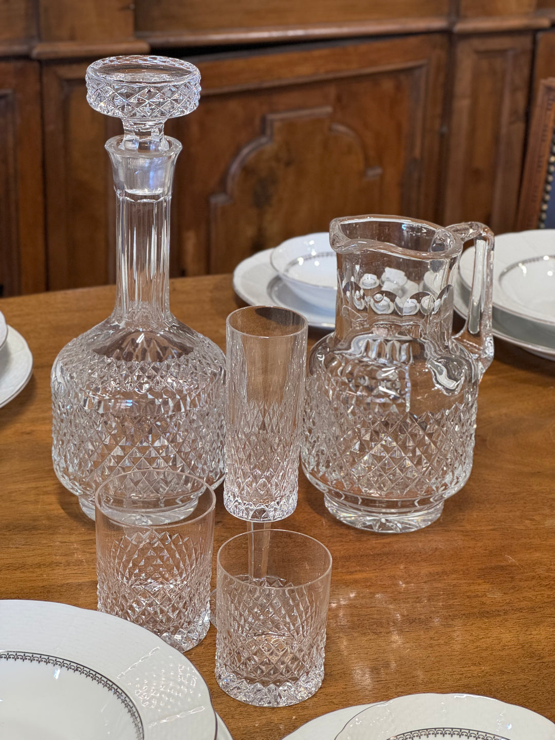 Servizio completo in cristallo vintage con bicchieri brocca e bottiglia lavorazione diamantata