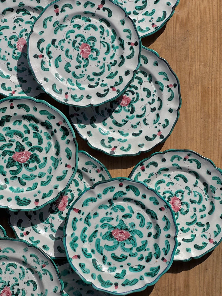 Set di 12 piattini da pane in ceramica di Ascoli Piceno decorati a mano con motivi floreali verdi e rosa