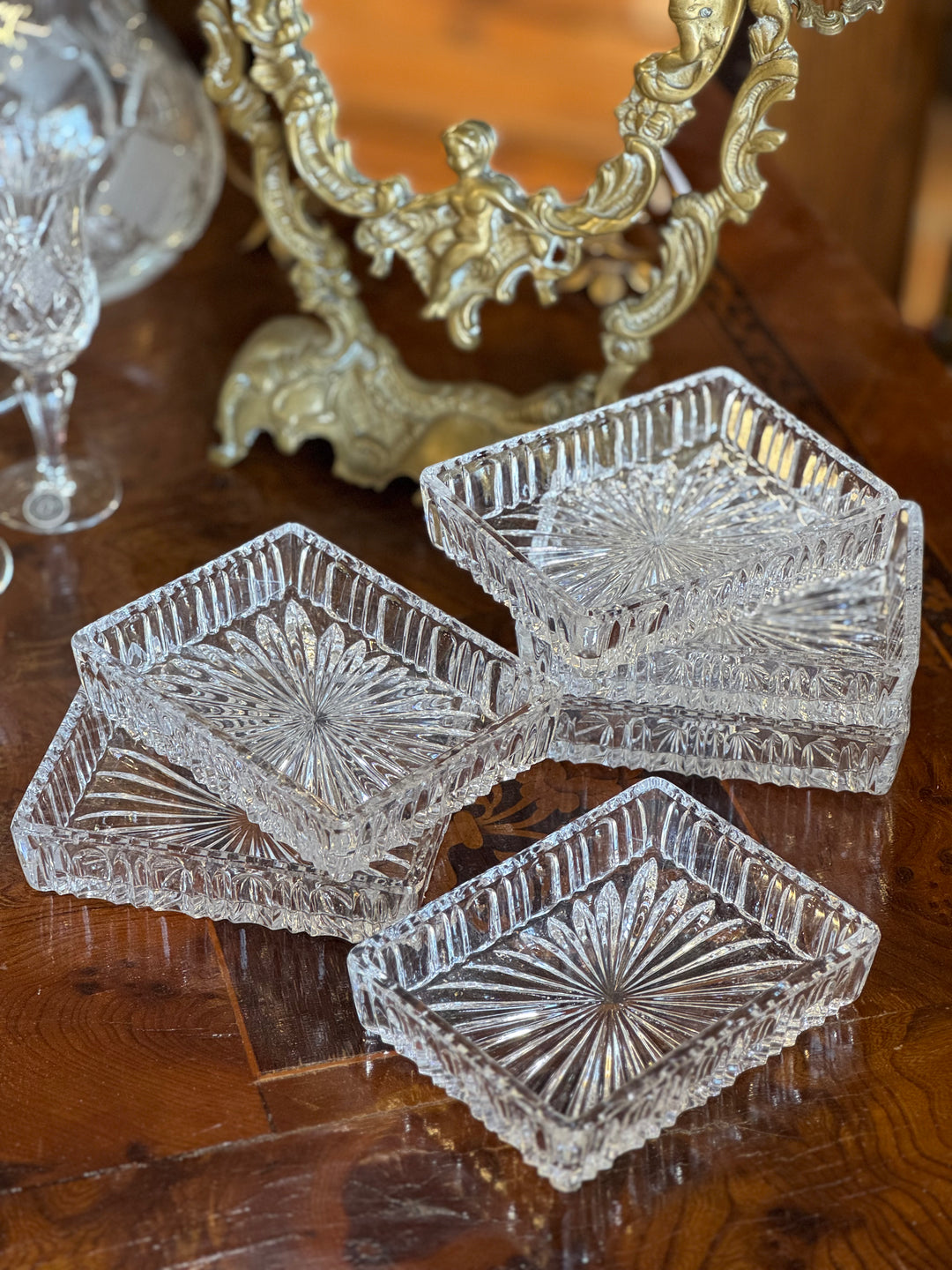 Set di sei ciotoline vintage in vetro pressato con decoro a stella