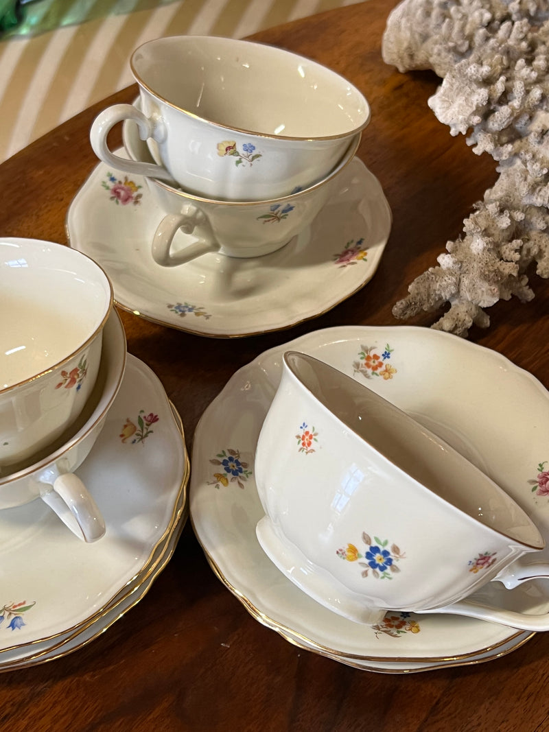 Set da tè da sei persone in porcellana Bavaria Elfenbein Porcellana con decoro floreale e bordo dorato.
