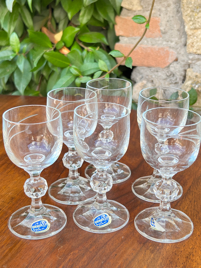 Set sei bicchieri amaro con decoro floreale intagliato Bohemia Made in Cecoslovacchia.