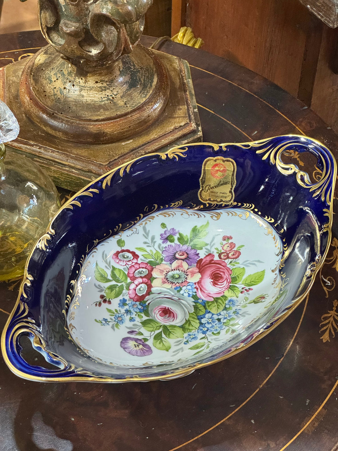 Svuotatasche vintage in porcellana di Limoges blu cobalto con fiori dipinti e dorature