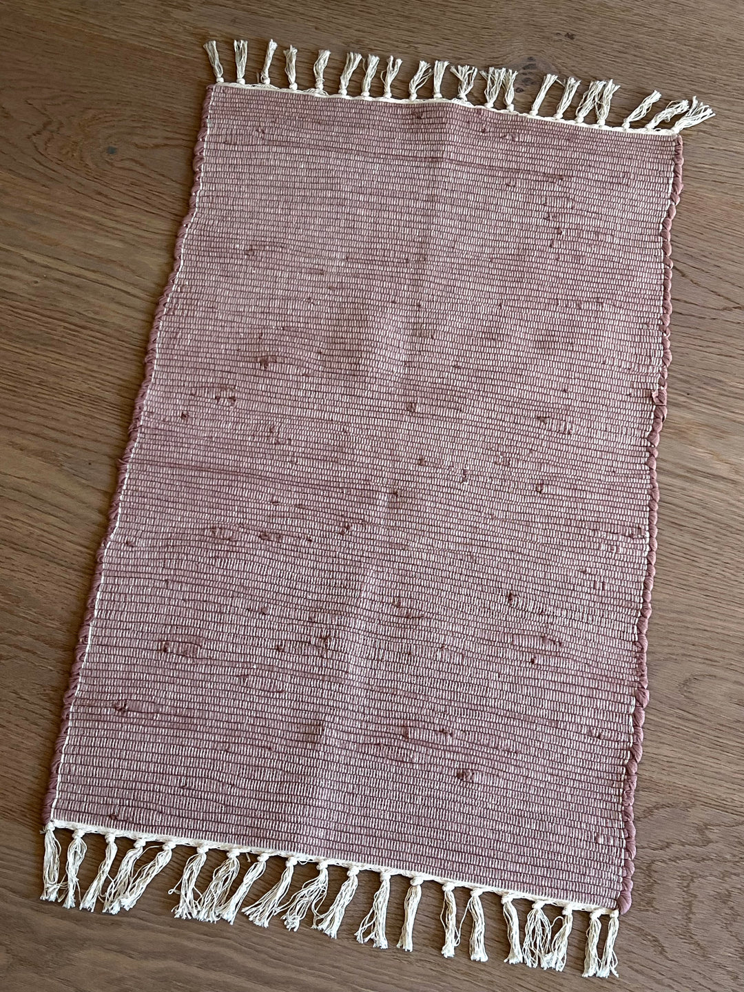 Tappetino con frange, Tre colorazioni