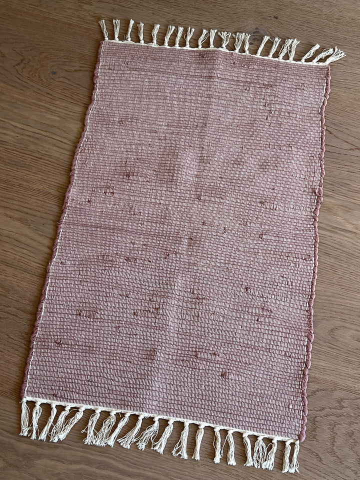 Tappetino con frange, Tre colorazioni