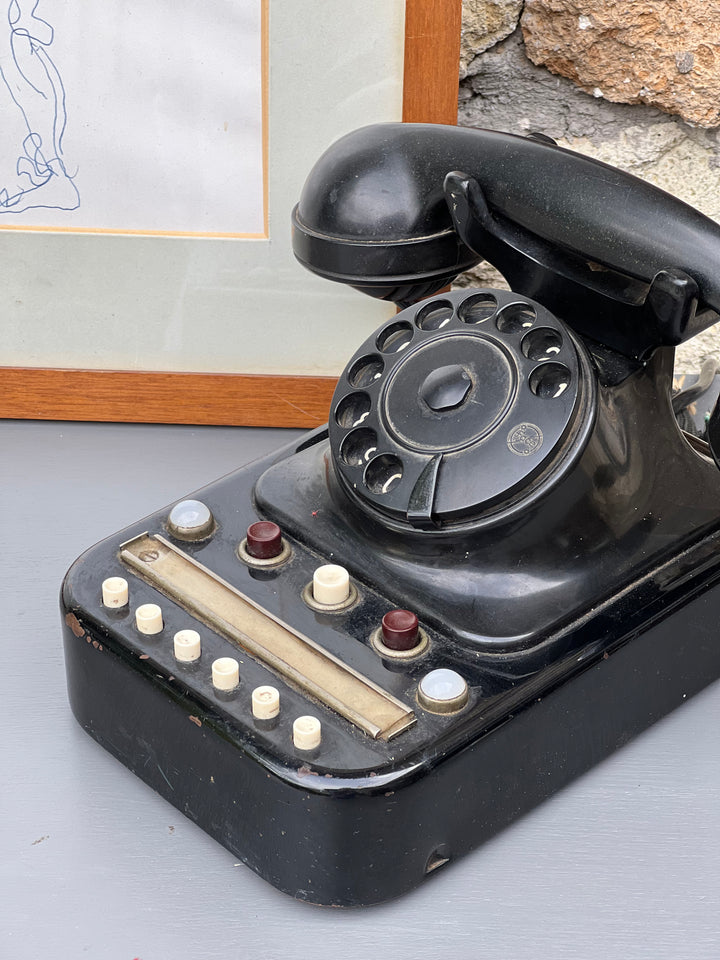 Telefono da centralino vintage Face Standard in bachelite nera con pulsanti e disco rotante
