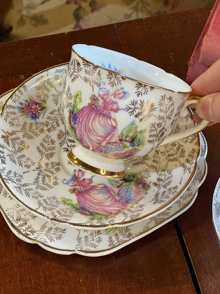 Trio da tè in porcellana Stanley con scena galante e decoro dorato, vintage inglese
