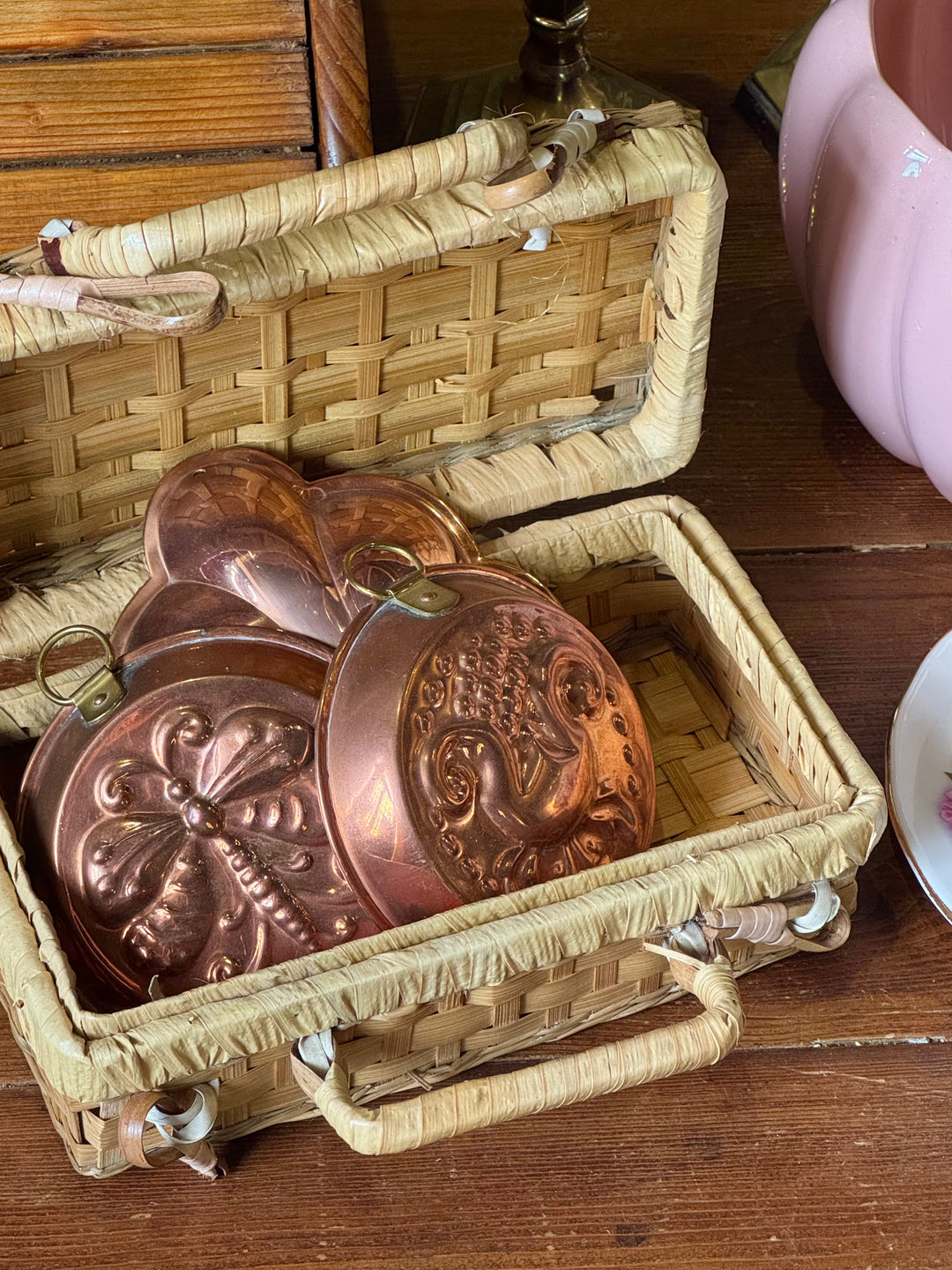Valigetta vintage in vimini intrecciato naturale con manici