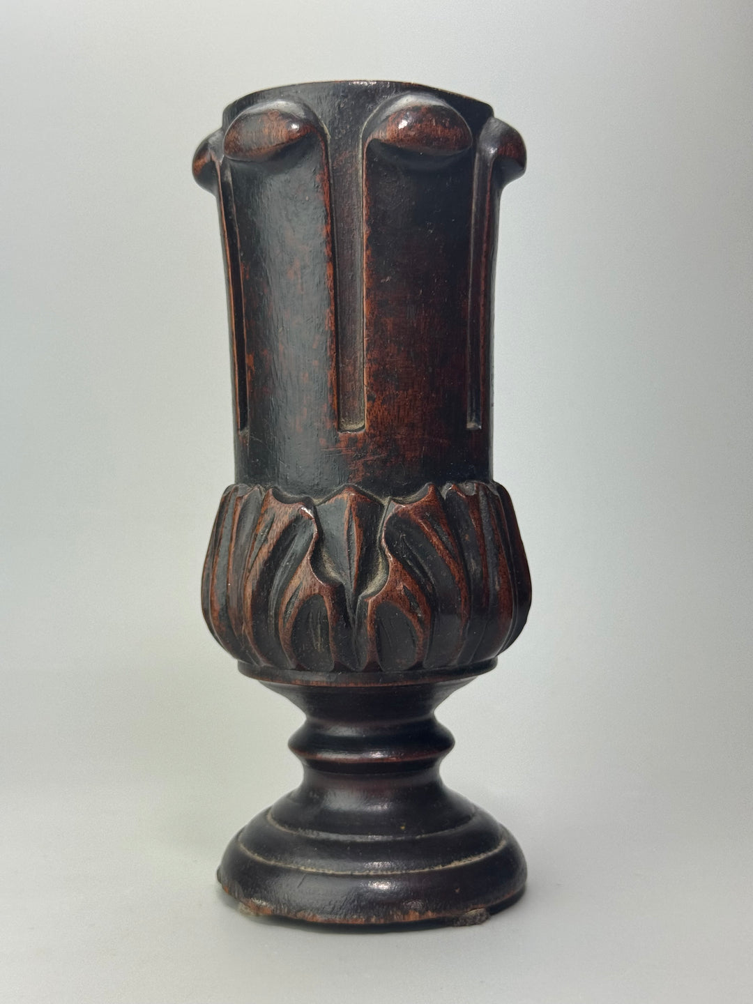Vaso vintage in legno intagliato – decoro floreale – 22 cm