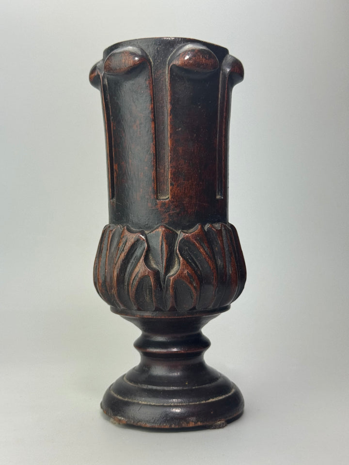 Vaso vintage in legno intagliato – decoro floreale – 22 cm
