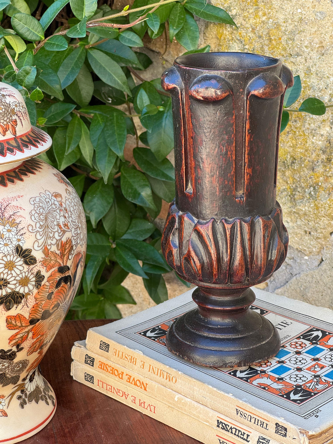 Vaso vintage in legno intagliato – decoro floreale – 22 cm