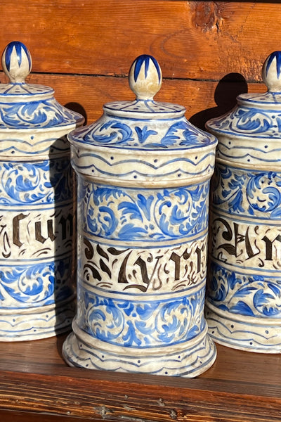 Vaso da farmacia in ceramica vintage con decoro blu e scritta "Mirrha".