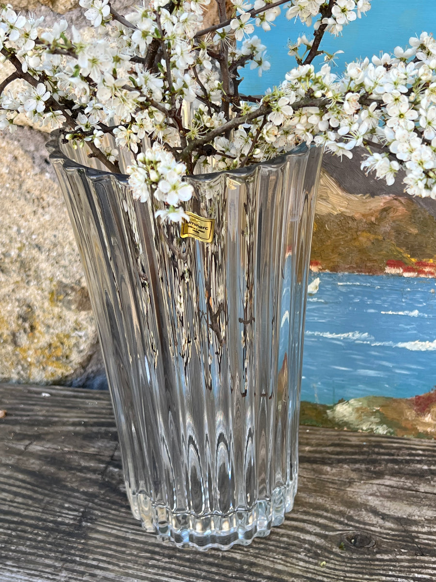<p>Vaso in vetro della Luminarc Made in France vintage&nbsp;</p> <p>Misure diametro 15 cm altezza 25 cm</p>