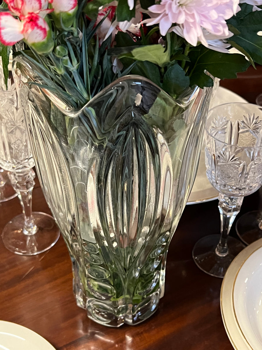 <p>Vaso in vetro "Giglio" realizzato dal designer Rudolf Schrotter negli anni '50.</p> <p>Misure diametro 15 cm altezza 32 cm</p>